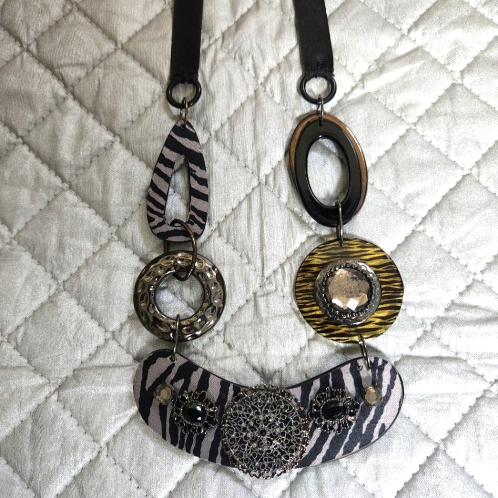 Funky Chunky Necklace 😍 - Picture 2 of 4
